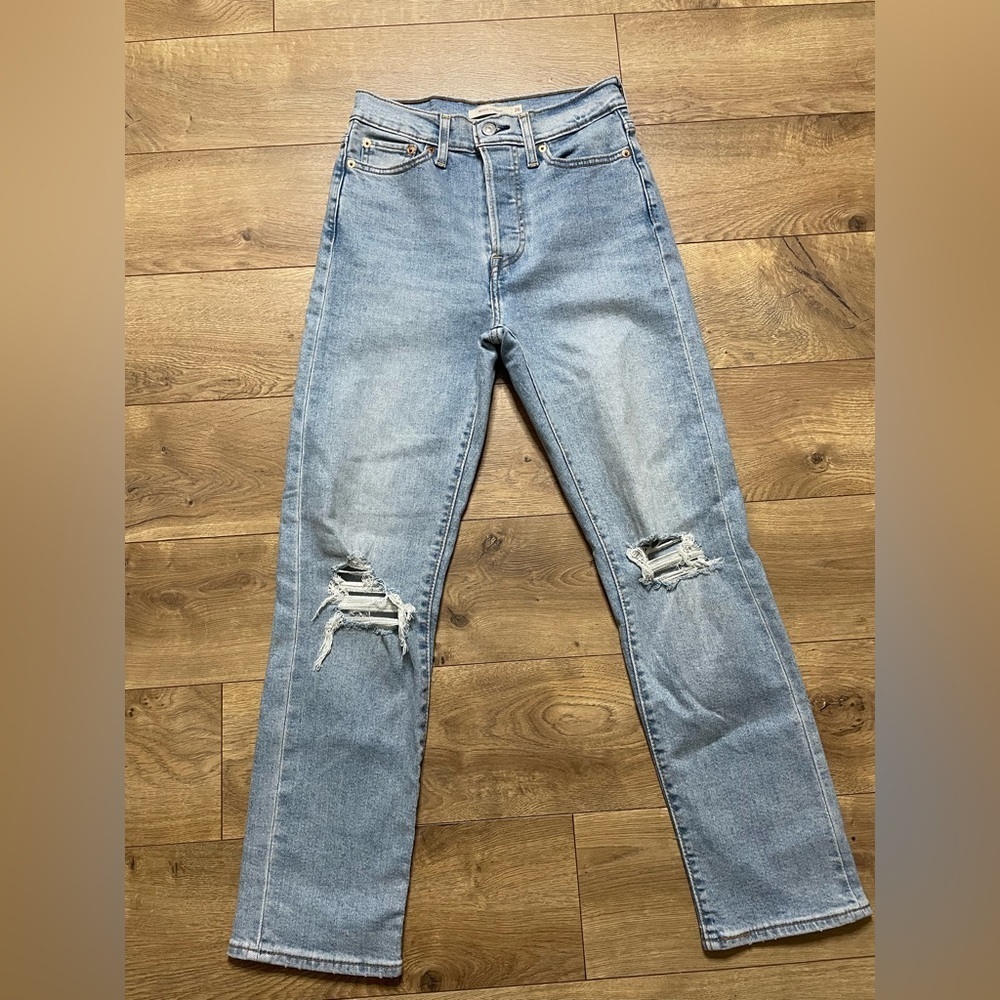Levi's wedgy straight Distressed light blue Jeans size 26X28